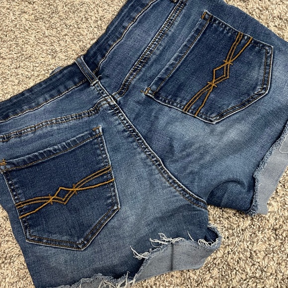 Classic denim shorts - Picture 2 of 2